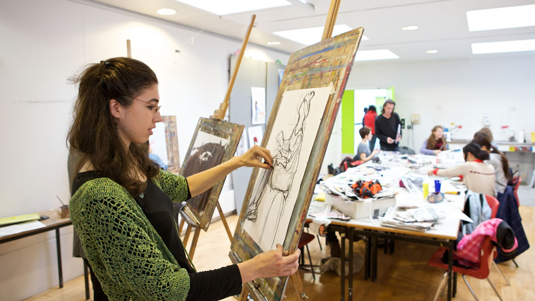 Students drawing in the Attenborough Arts centre
